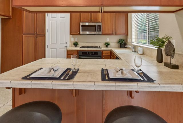 8221 Ashcrest Ln, Fair Oaks, CA 95628