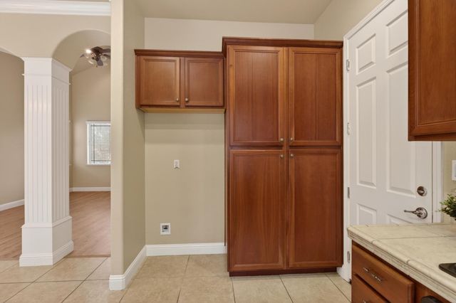 8221 Ashcrest Ln, Fair Oaks, CA 95628