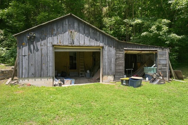 1821 Little Marrowbone Rd, Ashland City, TN 37015