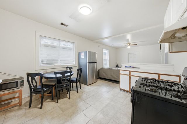 2643 S Hillock Avenue, Chicago, IL 60608
