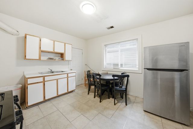 2643 S Hillock Avenue, Chicago, IL 60608