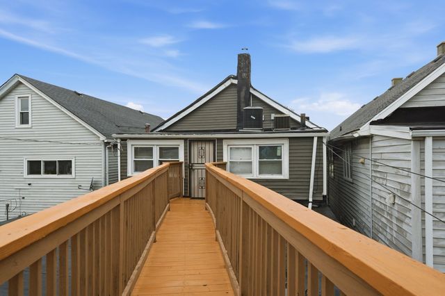 2643 S Hillock Avenue, Chicago, IL 60608