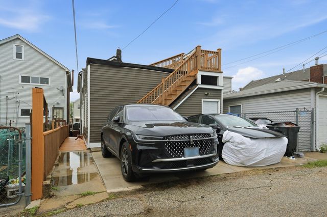 2643 S Hillock Avenue, Chicago, IL 60608