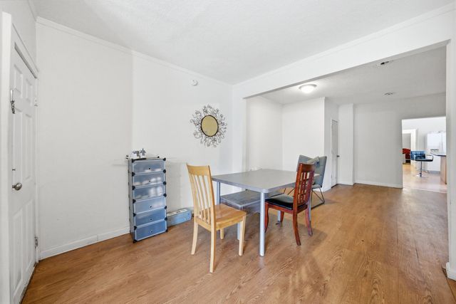 2643 S Hillock Avenue, Chicago, IL 60608