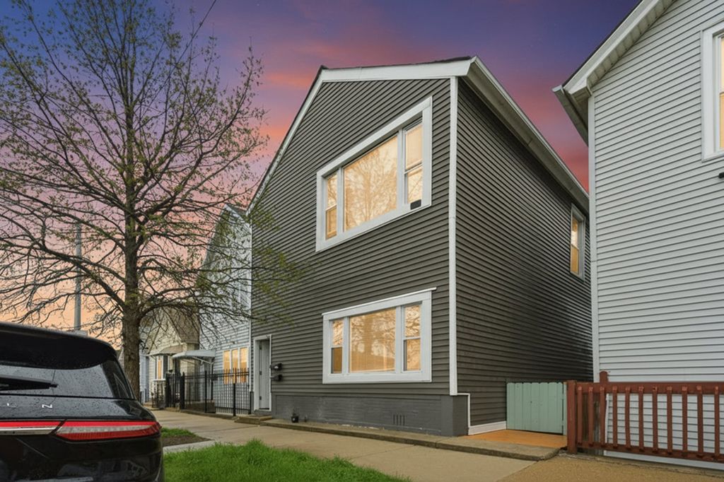 2643 S Hillock Avenue, Chicago, IL 60608