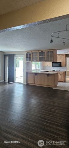 3925 SW 317 th Street, Federal Way, WA 98023