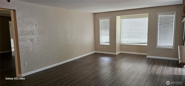 3925 SW 317 th Street, Federal Way, WA 98023