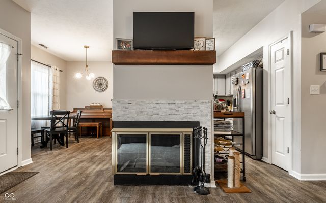 9449 Maple Way, Indianapolis, IN 46268