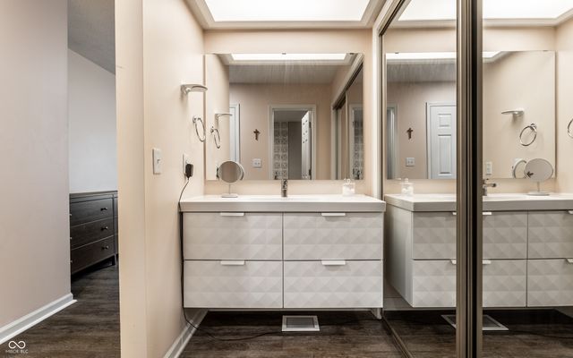 9449 Maple Way, Indianapolis, IN 46268