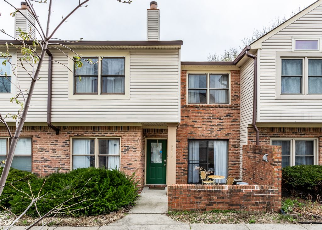 9449 Maple Way, Indianapolis, IN 46268