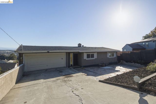 8011 Sunkist Dr, Oakland, CA 94605