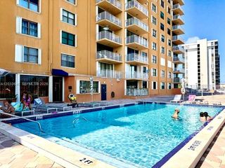 2450 NE 135th St 704, North Miami, FL 33181