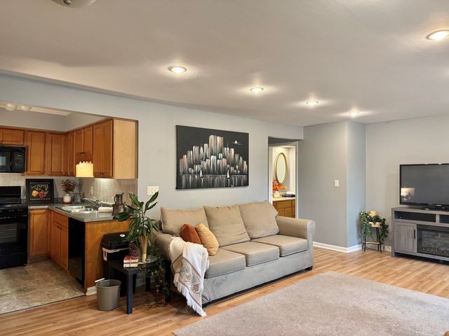 1787 W Algonquin Road 2A, Mount Prospect, IL 60056