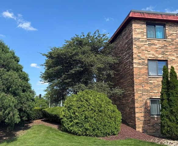 1787 W Algonquin Road 2A, Mount Prospect, IL 60056