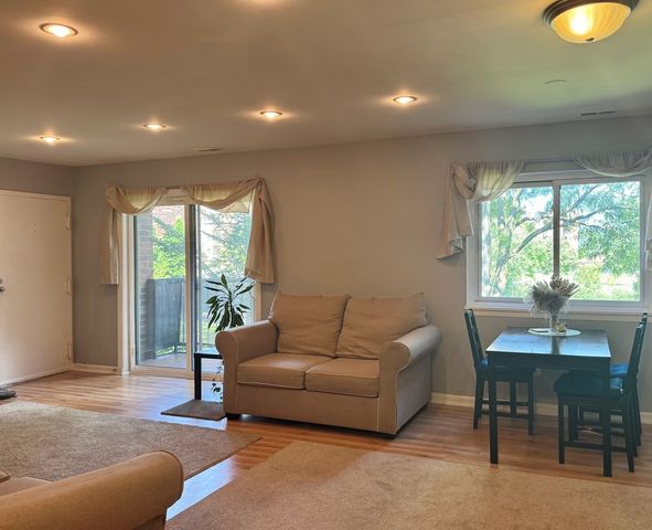 1787 W Algonquin Road 2A, Mount Prospect, IL 60056