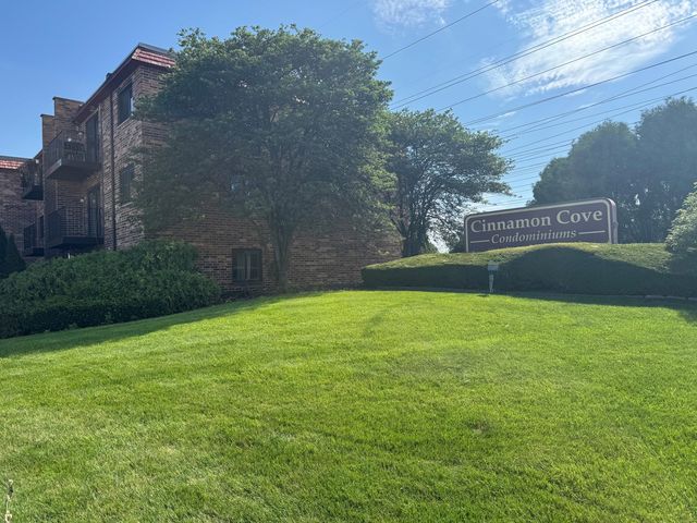 1787 W Algonquin Road 2A, Mount Prospect, IL 60056