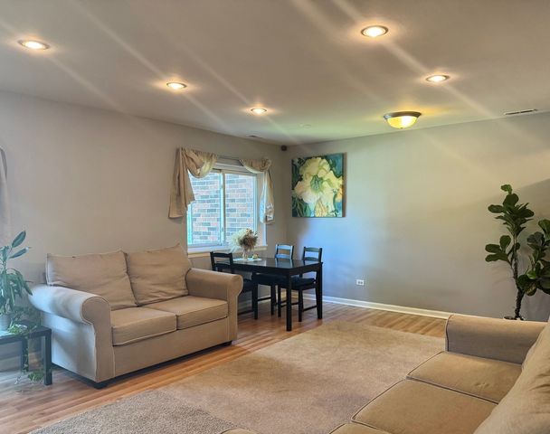 1787 W Algonquin Road 2A, Mount Prospect, IL 60056