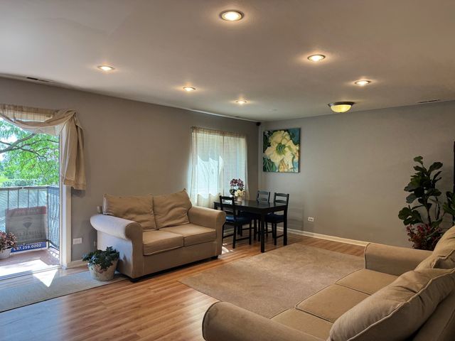1787 W Algonquin Road 2A, Mount Prospect, IL 60056