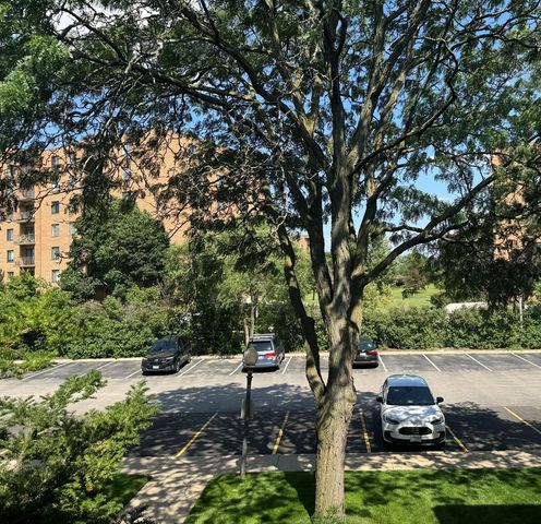 1787 W Algonquin Road 2A, Mount Prospect, IL 60056