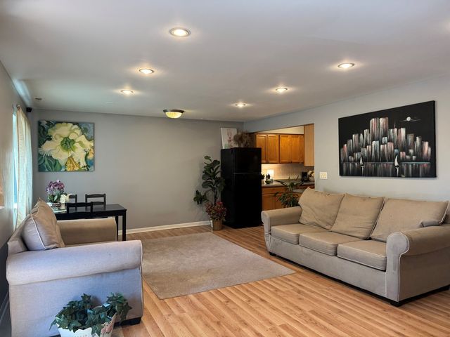 1787 W Algonquin Road 2A, Mount Prospect, IL 60056