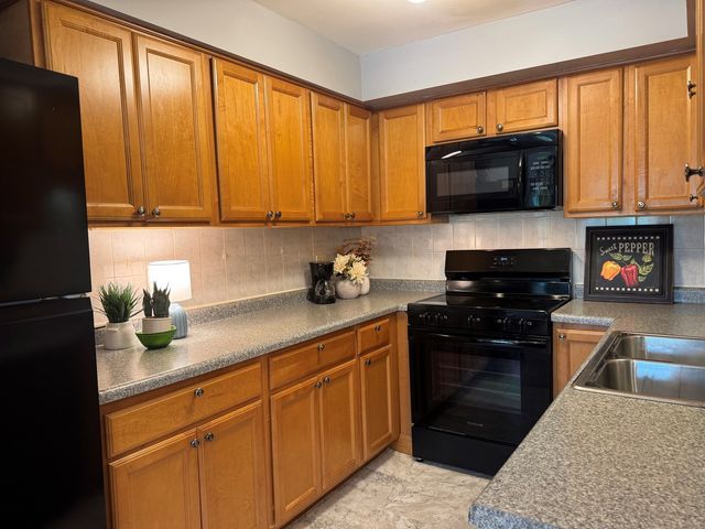1787 W Algonquin Road 2A, Mount Prospect, IL 60056