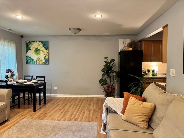 1787 W Algonquin Road 2A, Mount Prospect, IL 60056