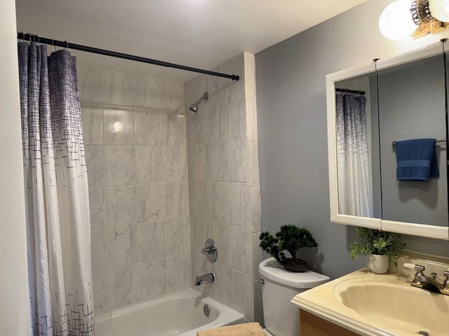 1787 W Algonquin Road 2A, Mount Prospect, IL 60056