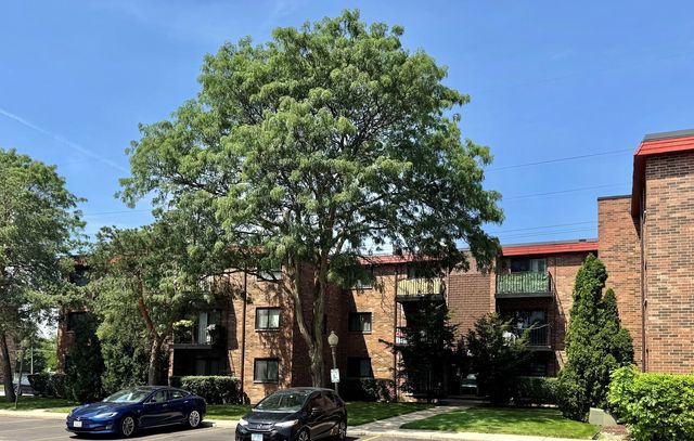1787 W Algonquin Road 2A, Mount Prospect, IL 60056