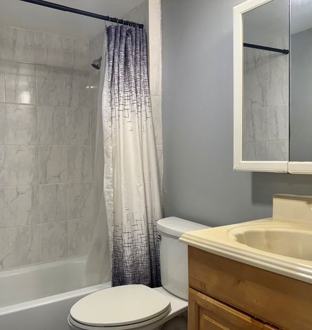 1787 W Algonquin Road 2A, Mount Prospect, IL 60056