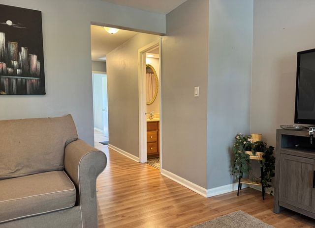 1787 W Algonquin Road 2A, Mount Prospect, IL 60056