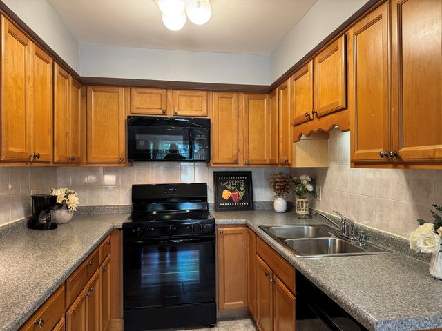 1787 W Algonquin Road 2A, Mount Prospect, IL 60056