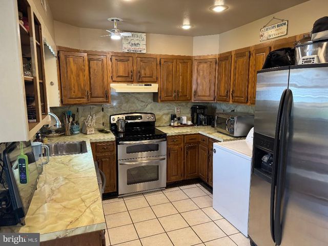 46 TRAIL RD, Levittown, PA 19056