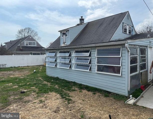 46 TRAIL RD, Levittown, PA 19056