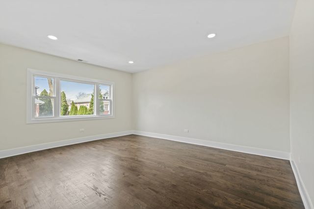 9419 S Saint Lawrence Avenue, Chicago, IL 60619