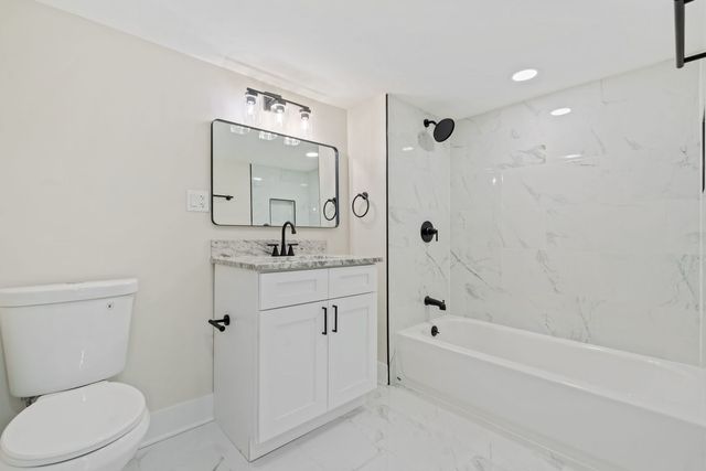 9419 S Saint Lawrence Avenue, Chicago, IL 60619