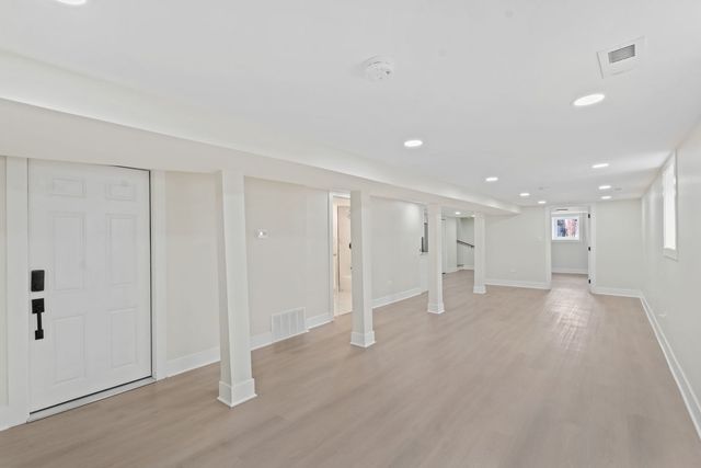 9419 S Saint Lawrence Avenue, Chicago, IL 60619