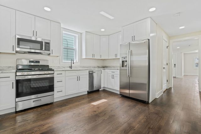 9419 S Saint Lawrence Avenue, Chicago, IL 60619