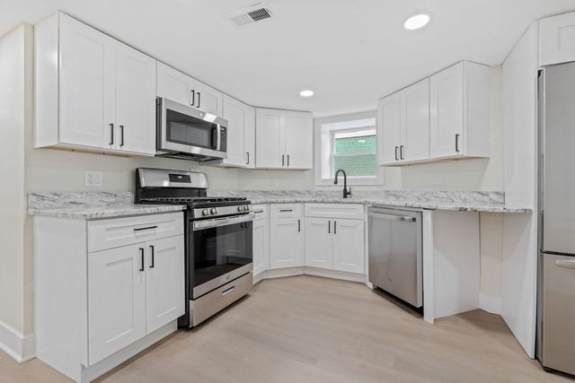 9419 S Saint Lawrence Avenue, Chicago, IL 60619