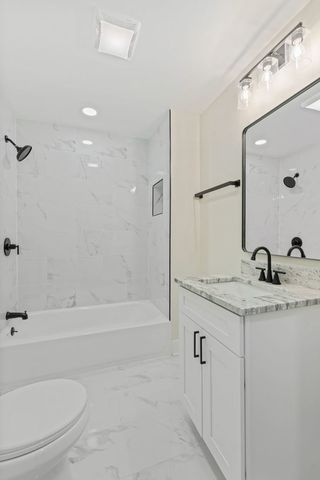 9419 S Saint Lawrence Avenue, Chicago, IL 60619