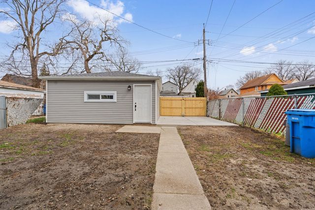 9419 S Saint Lawrence Avenue, Chicago, IL 60619