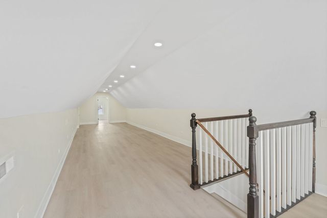 9419 S Saint Lawrence Avenue, Chicago, IL 60619