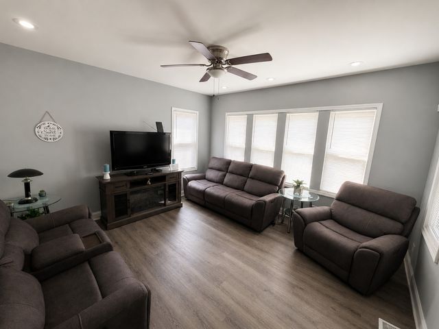 8627 S Colfax Avenue, Chicago, IL 60617