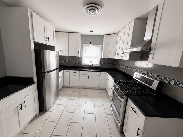 8627 S Colfax Avenue, Chicago, IL 60617
