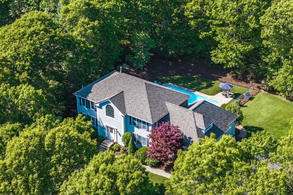 141 Cairn Ridge Rd, Falmouth, MA 02536