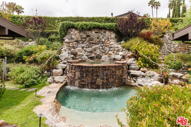 2208 Westridge Road, Los Angeles, CA 90049