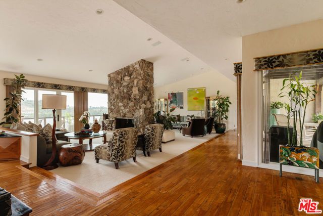 2208 Westridge Road, Los Angeles, CA 90049