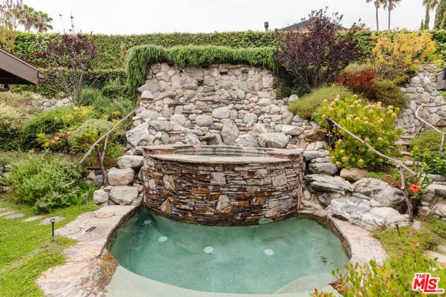 2208 Westridge Road, Los Angeles, CA 90049