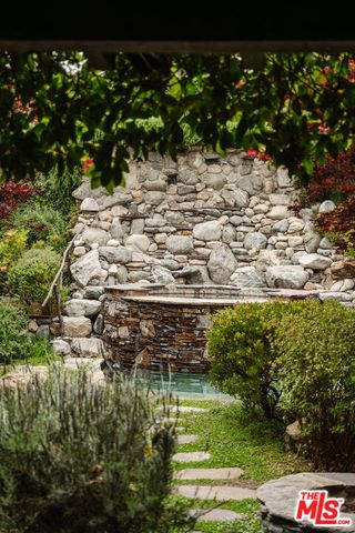 2208 Westridge Road, Los Angeles, CA 90049