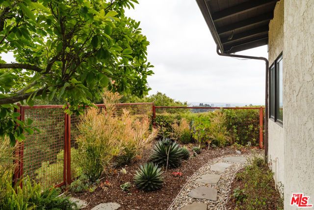 2208 Westridge Road, Los Angeles, CA 90049