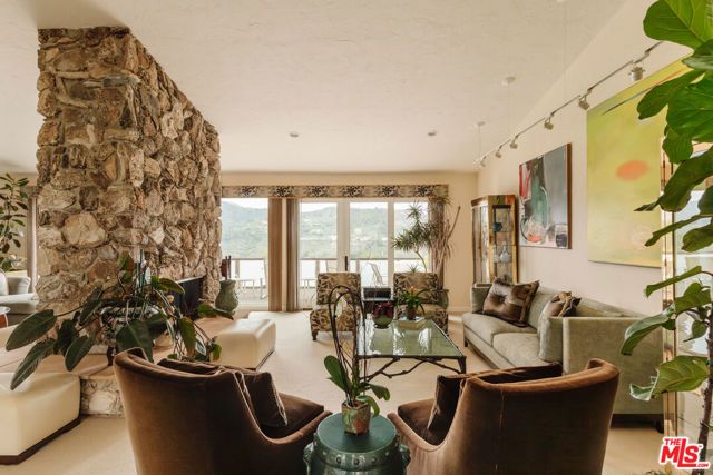 2208 Westridge Road, Los Angeles, CA 90049